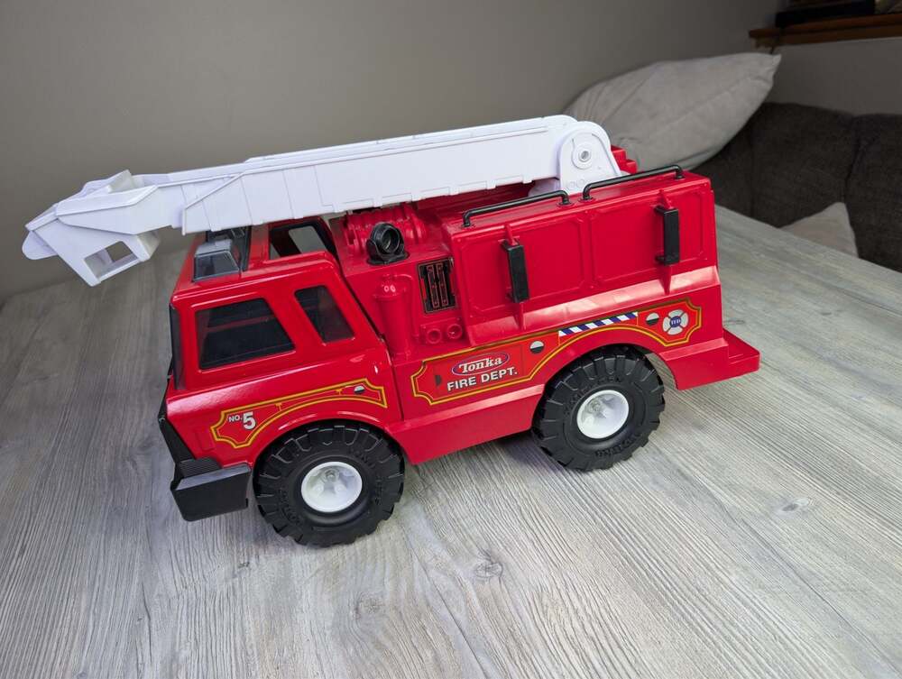 Vintage 1999 Tonka Fire Dept. No. 5 Ladder Truck